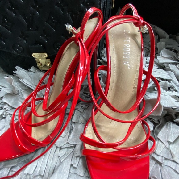 Heels - Picture 2 of 3